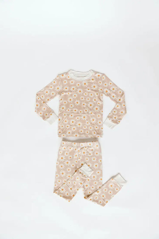 Field of Daisies Long Sleeve Pajama Set